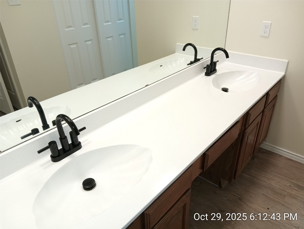 13236 Kerrville Folkway Austin, TX 78729 - Photo 10 of 16 a bathroom with a sink and mirror
