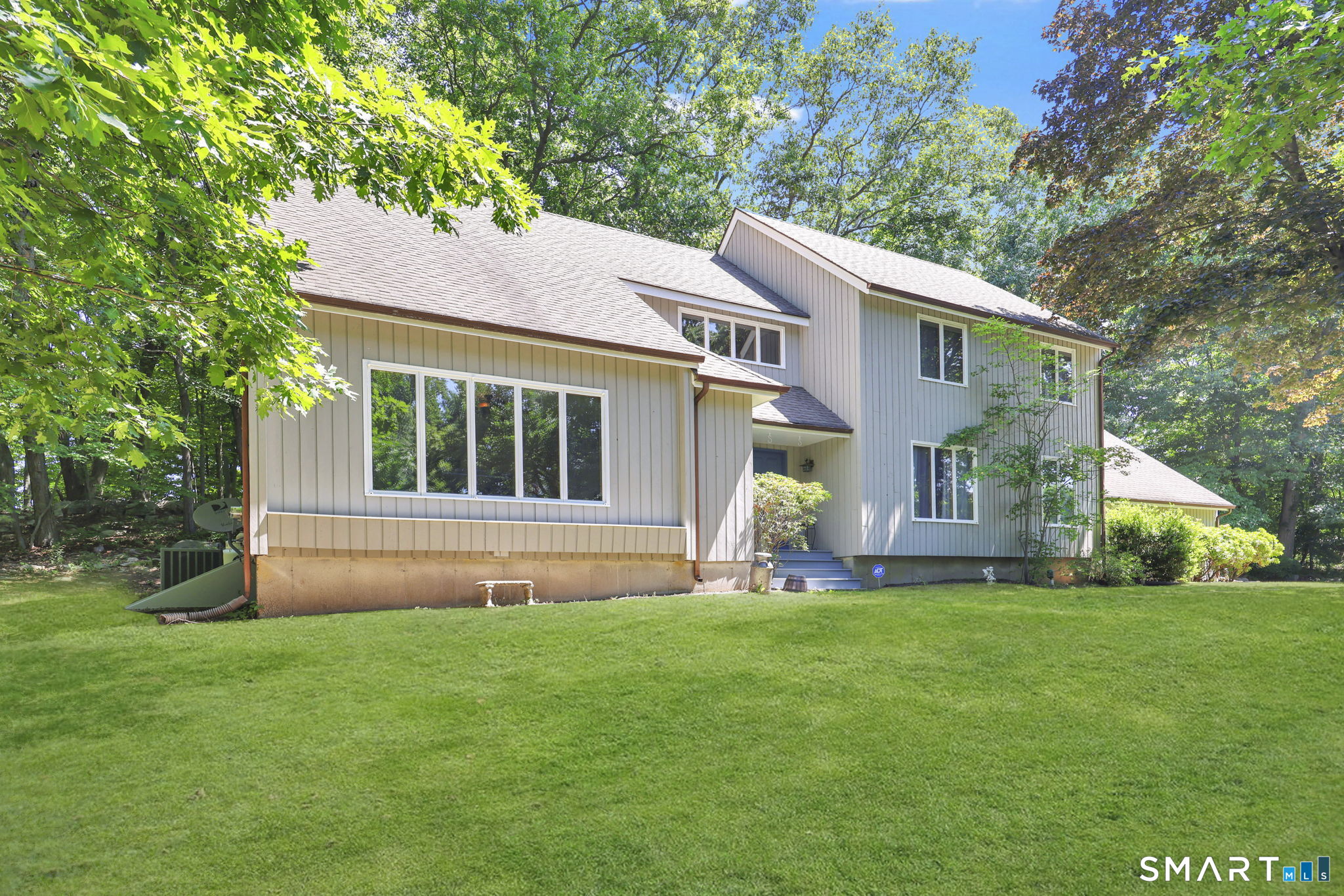 29 Foxwood Road Trumbull, CT 06611 - Photo 2 of 36