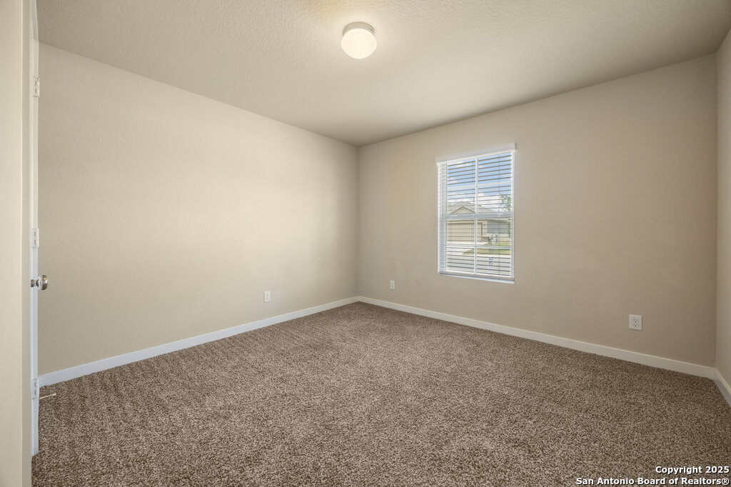 10708 Rosalina Loop Converse, TX 78109 - Photo 4 of 30