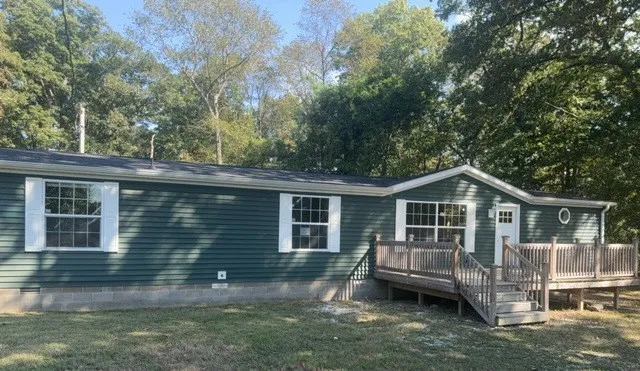 a view of house with a yard