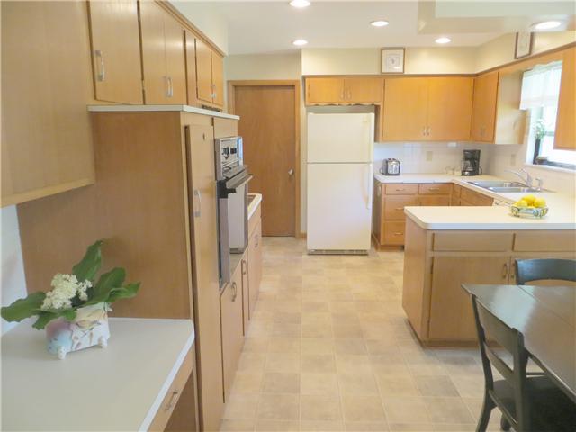 1585 Kirkley Road Columbus, OH 43221 - Photo 3 of 25