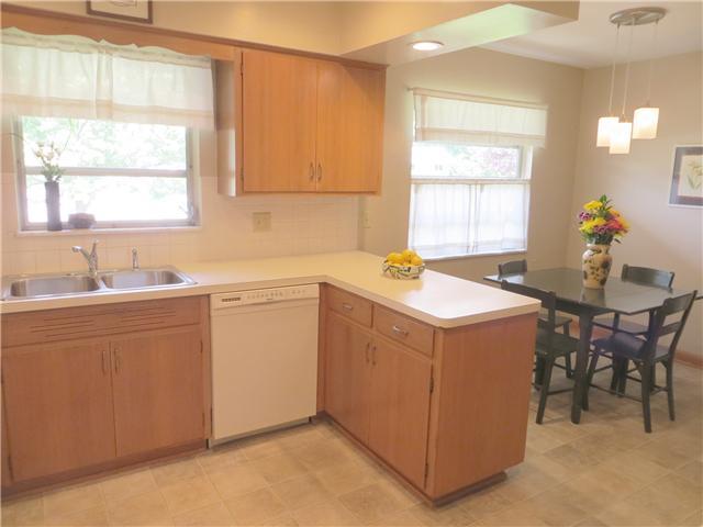1585 Kirkley Road Columbus, OH 43221 - Photo 4 of 25