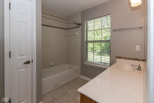 $2,295 | 10768 Belair Drive, Indianapolis, IN 46280