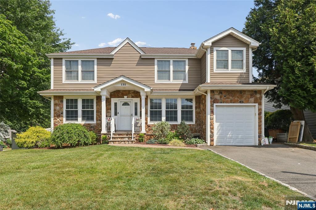 135 Rector Court Bergenfield, NJ 07621 - Photo 5 of 34