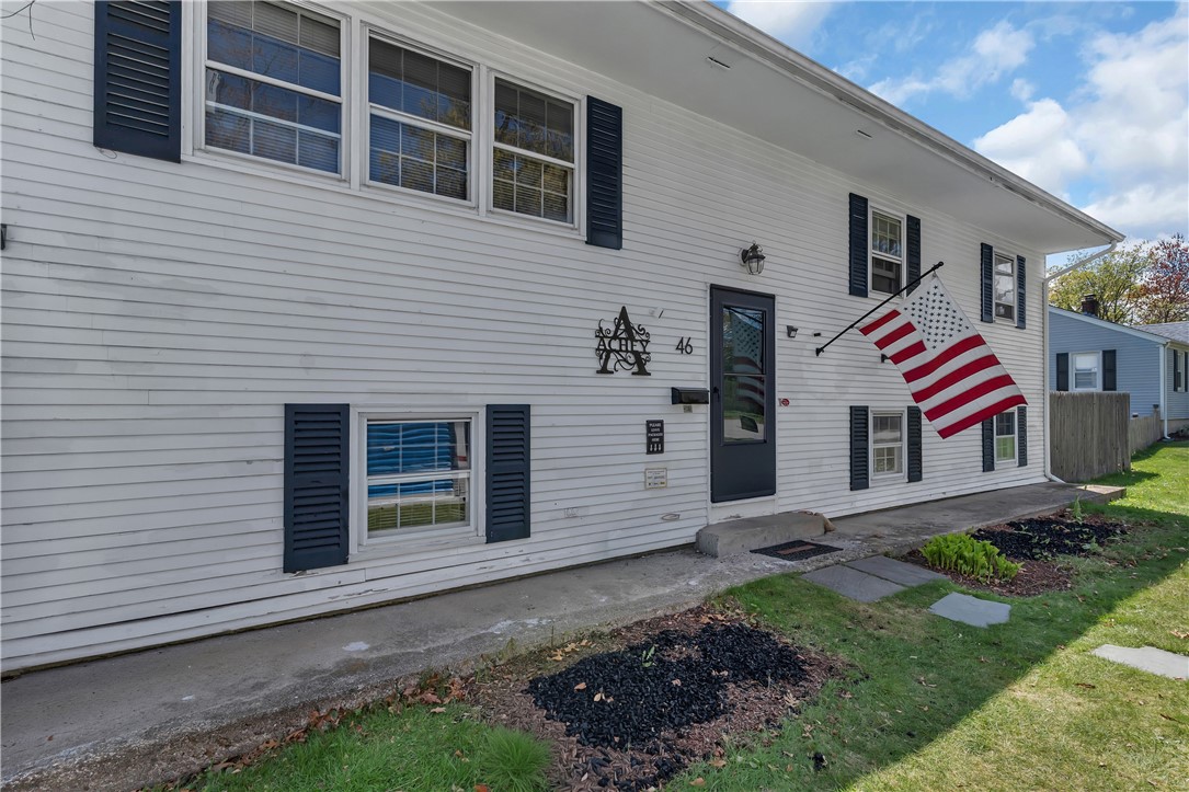 46 Merle Street Warwick, RI 02889 - Photo 2 of 16