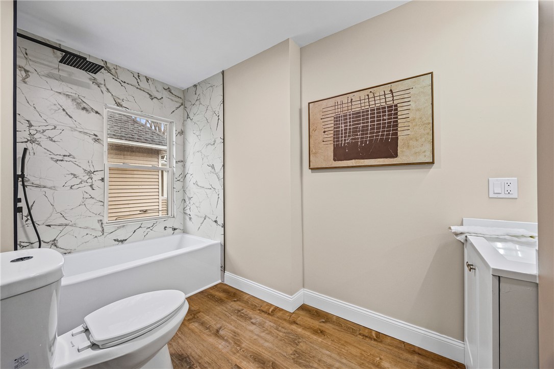 320 Rosewood Terrace Rochester, NY 14609 - Photo 22 of 29 Upstairs Full bathroom