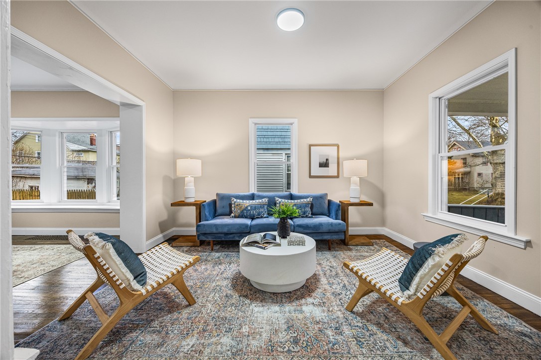 320 Rosewood Terrace Rochester, NY 14609 - Photo 5 of 29 Living Room