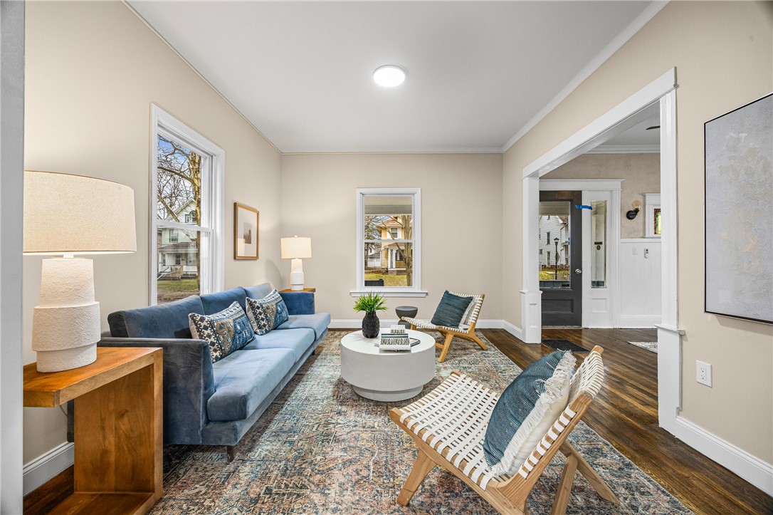 320 Rosewood Terrace Rochester, NY 14609 - Photo 7 of 29 Living Room