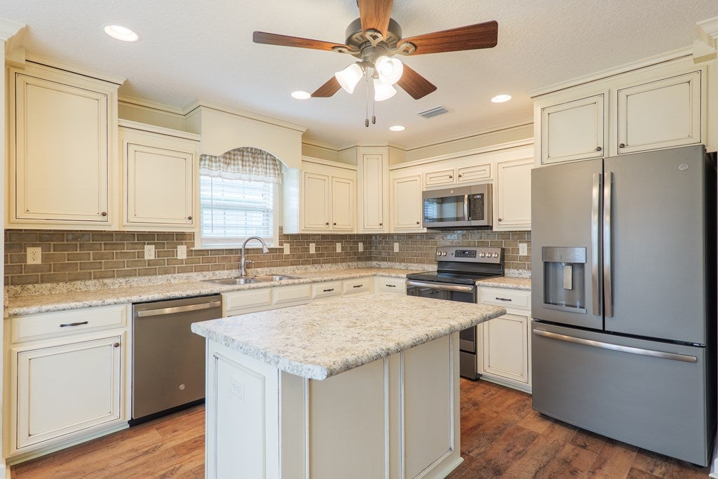 4256 Nelson Hill Place Hahira, GA 31632 - Photo 7 of 21 Gallery Image 7