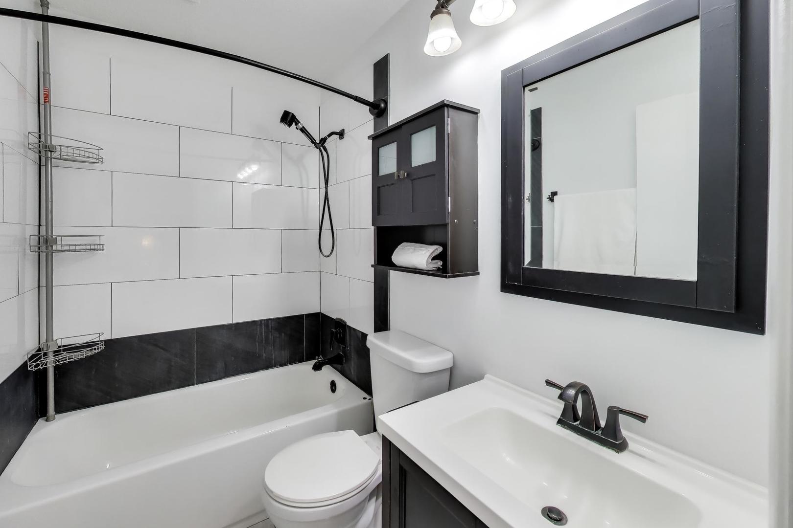 1011 Wesley Lane Algonquin, IL 60102 - Photo 18 of 24 a bathroom with a sink a toilet and a bathtub