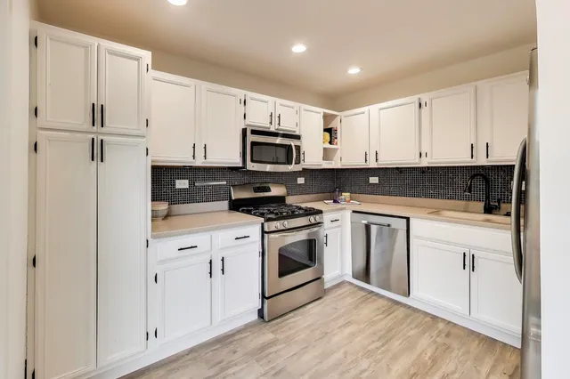 $275,000 | 1011 Wesley Lane, Algonquin, IL 60102