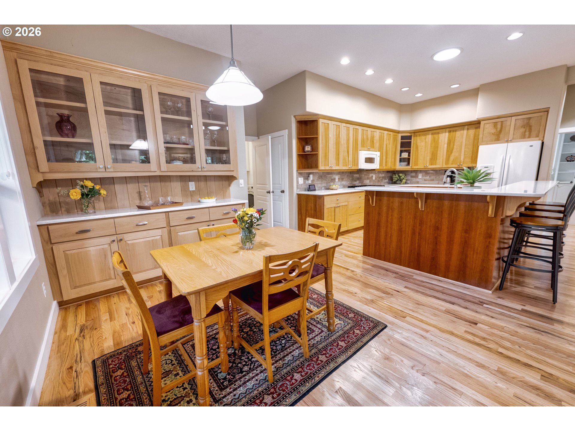6039 Southwest Haines Street Portland, OR 97219 - Photo 18 of 48 Breakfast Area