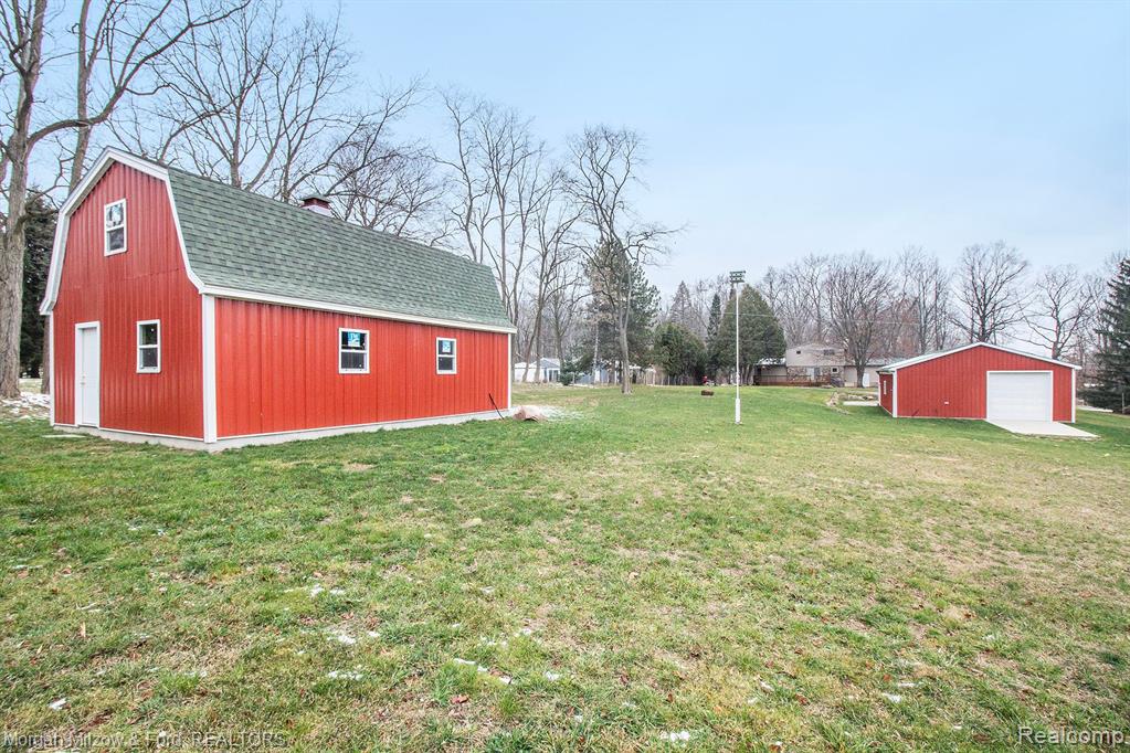 6387 Shappie Road Clarkston, MI 48348 - Photo 23 of 42