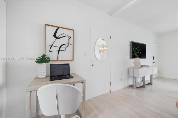 $2,444 | 750 Española Way, Unit 4, Miami Beach, FL 33139