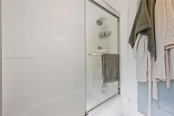 $2,444 | 750 Española Way, Unit 4, Miami Beach, FL 33139