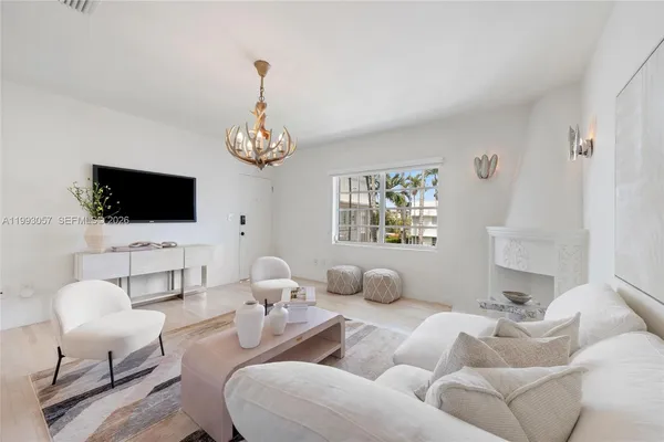 $2,444 | 750 Española Way, Unit 4, Miami Beach, FL 33139