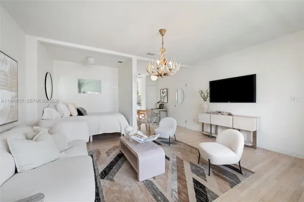 $2,444 | 750 Española Way, Unit 4, Miami Beach, FL 33139