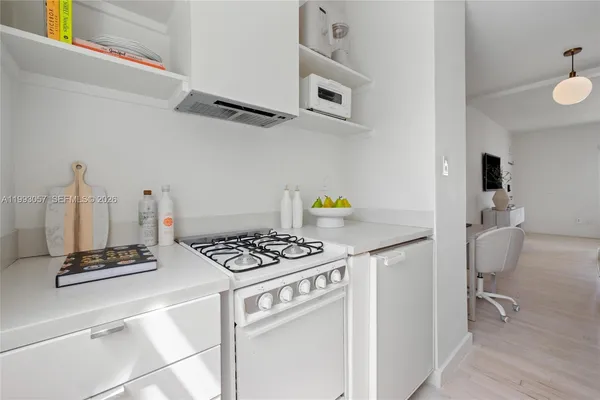 $2,444 | 750 Española Way, Unit 4, Miami Beach, FL 33139