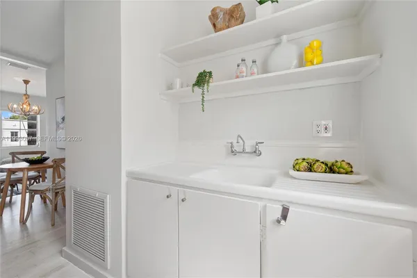 $2,444 | 750 Española Way, Unit 4, Miami Beach, FL 33139