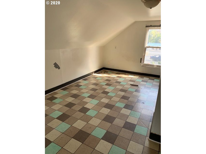 321 Southwest 18th Street Pendleton, OR 97801 - Photo 12 of 16