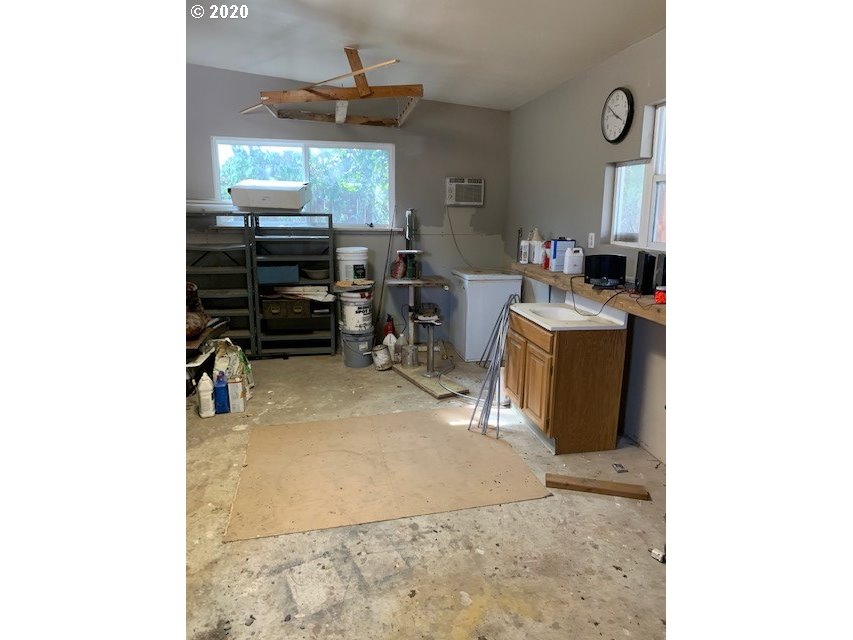 321 Southwest 18th Street Pendleton, OR 97801 - Photo 15 of 16