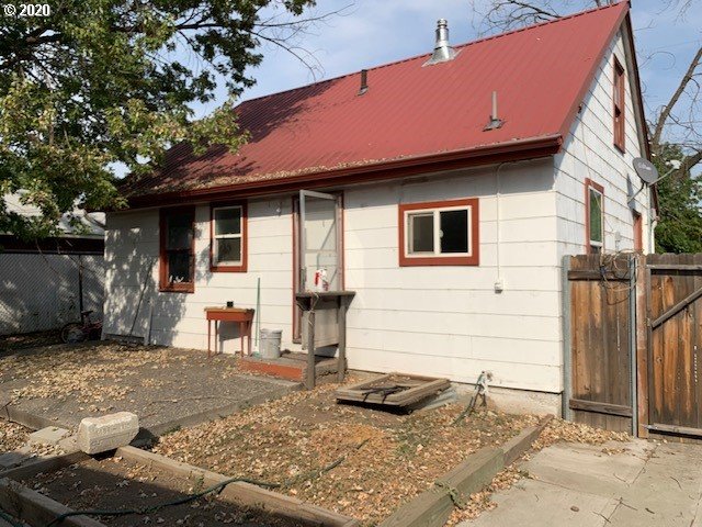 321 Southwest 18th Street Pendleton, OR 97801 - Photo 4 of 16