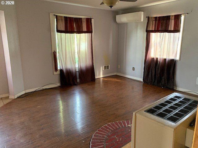 321 Southwest 18th Street Pendleton, OR 97801 - Photo 5 of 16