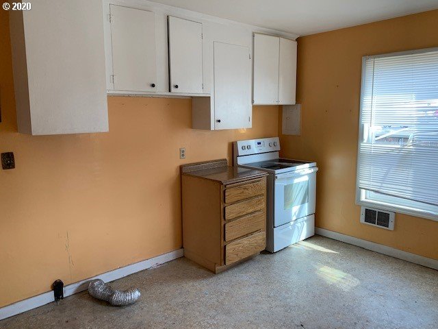 321 Southwest 18th Street Pendleton, OR 97801 - Photo 7 of 16