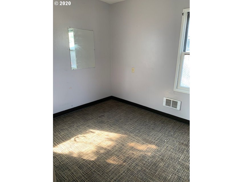 321 Southwest 18th Street Pendleton, OR 97801 - Photo 9 of 16
