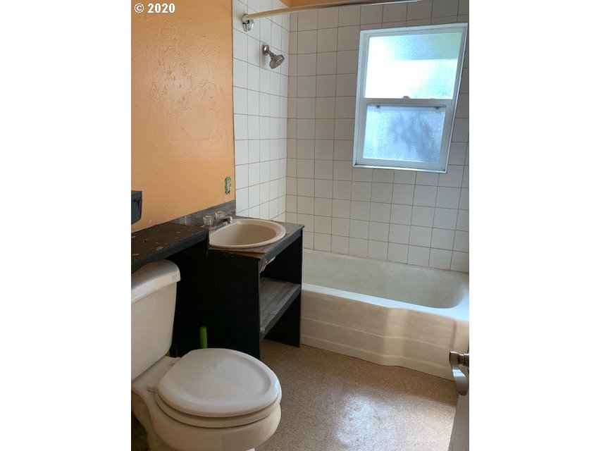 321 Southwest 18th Street Pendleton, OR 97801 - Photo 10 of 16
