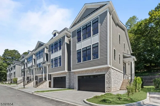 $1,395,000 | 188 Broadway, Unit 5, Woodcliff Lake, NJ 07677