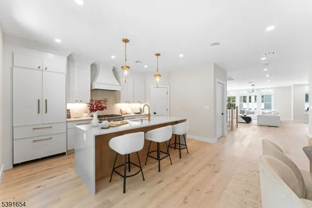 $1,395,000 | 188 Broadway, Unit 5, Woodcliff Lake, NJ 07677