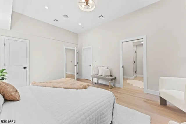 $1,395,000 | 188 Broadway, Unit 5, Woodcliff Lake, NJ 07677