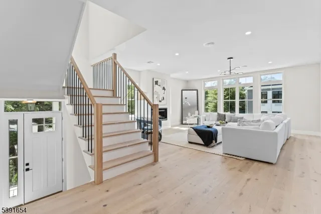 $1,395,000 | 188 Broadway, Unit 5, Woodcliff Lake, NJ 07677