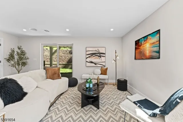 $1,395,000 | 188 Broadway, Unit 5, Woodcliff Lake, NJ 07677