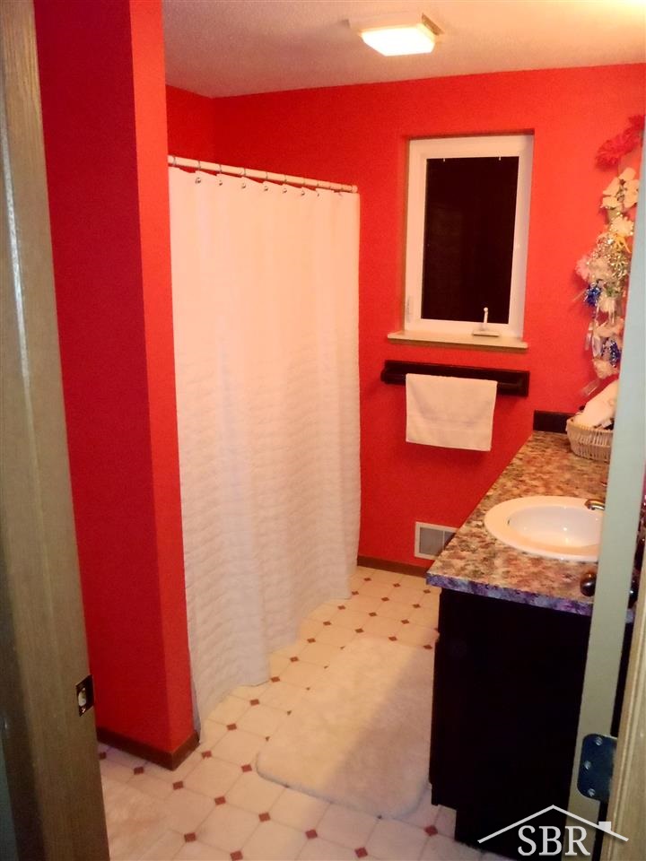 8195 North Mason Road Wheeler, MI 48662 - Photo 9 of 14 31186791-8.JPG