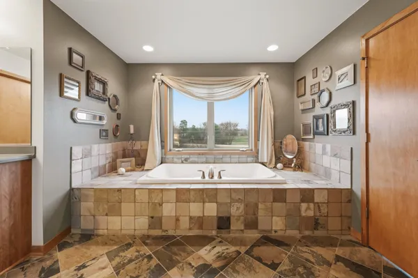 $789,900 | W360-n7572 Thomas Drive, Oconomowoc, WI 53066