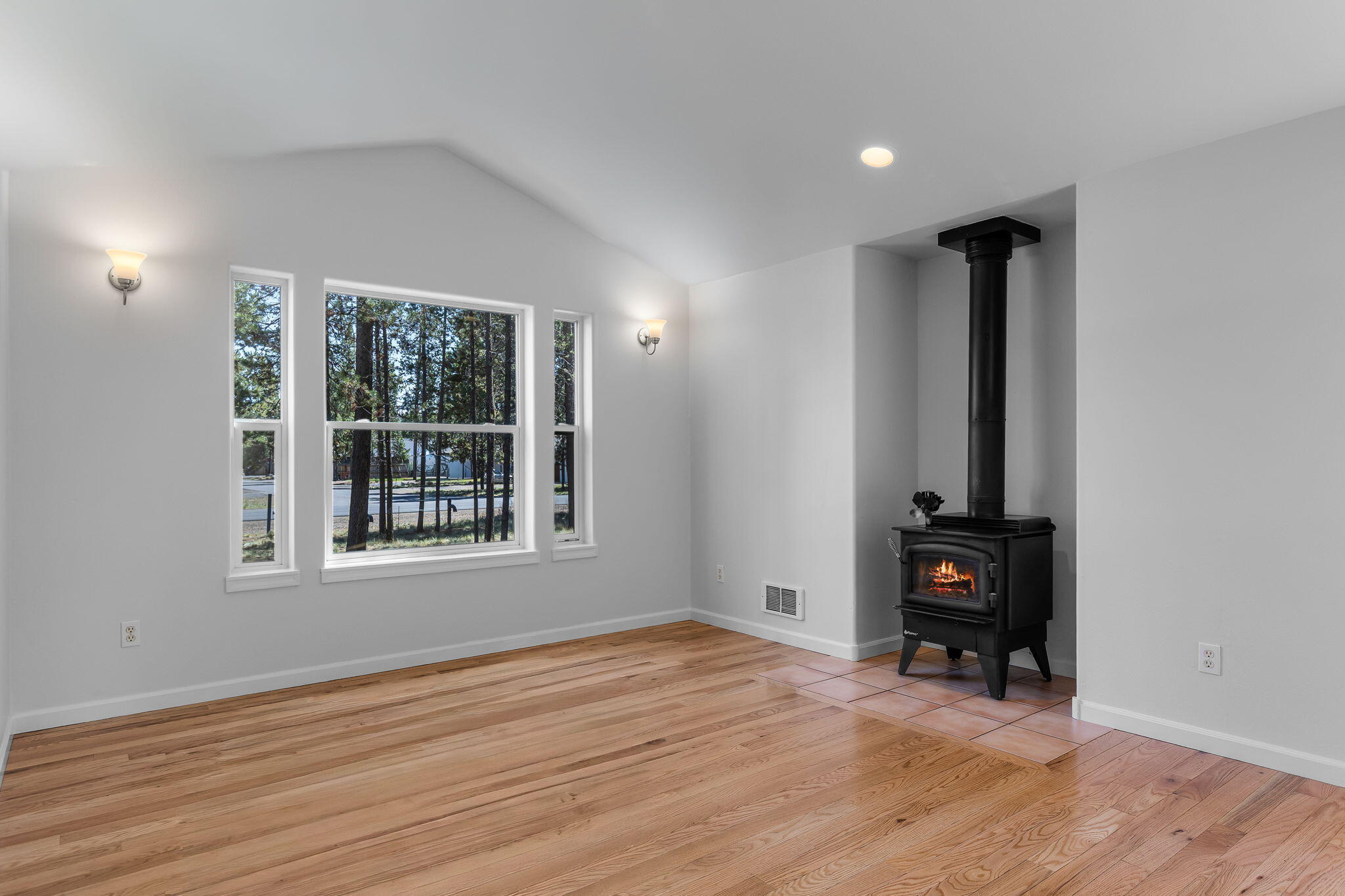 55647 Swan Road Bend, OR 97707 - Photo 3 of 33