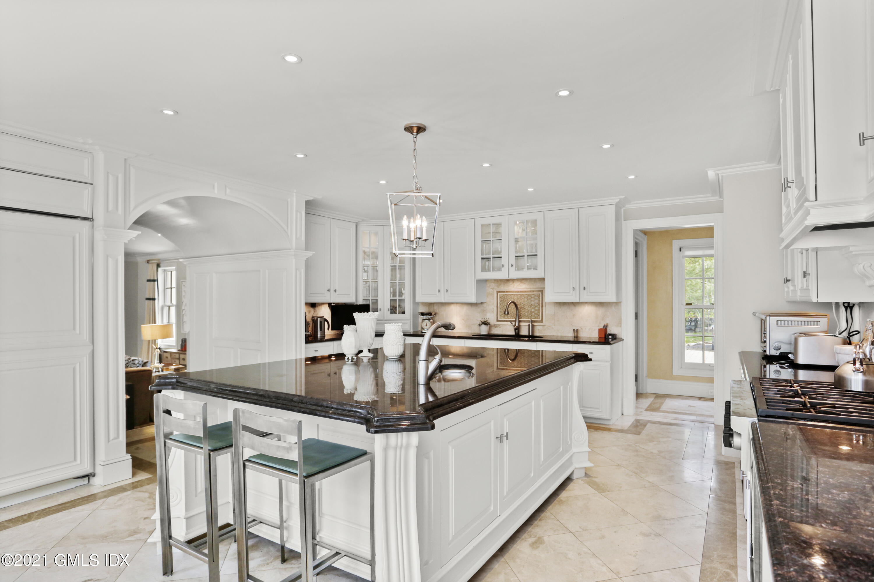 2 Round Hill Road Greenwich, CT 06831 - Photo 18 of 41 2 Round Hill Rd Greenwich CT-print-008-0