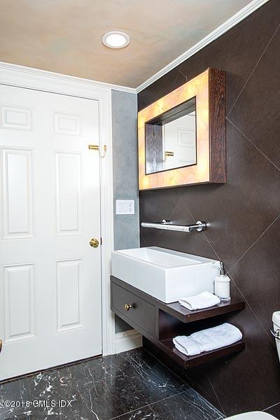 2 Round Hill Road Greenwich, CT 06831 - Photo 25 of 41 Mihov091418_D8E3057