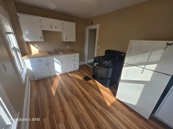 $1,950 | 234 Nahatan Street, Unit 2, Norwood, MA 02062