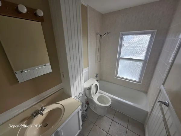 $1,950 | 234 Nahatan Street, Unit 2, Norwood, MA 02062