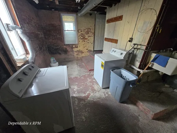 $1,950 | 234 Nahatan Street, Unit 2, Norwood, MA 02062