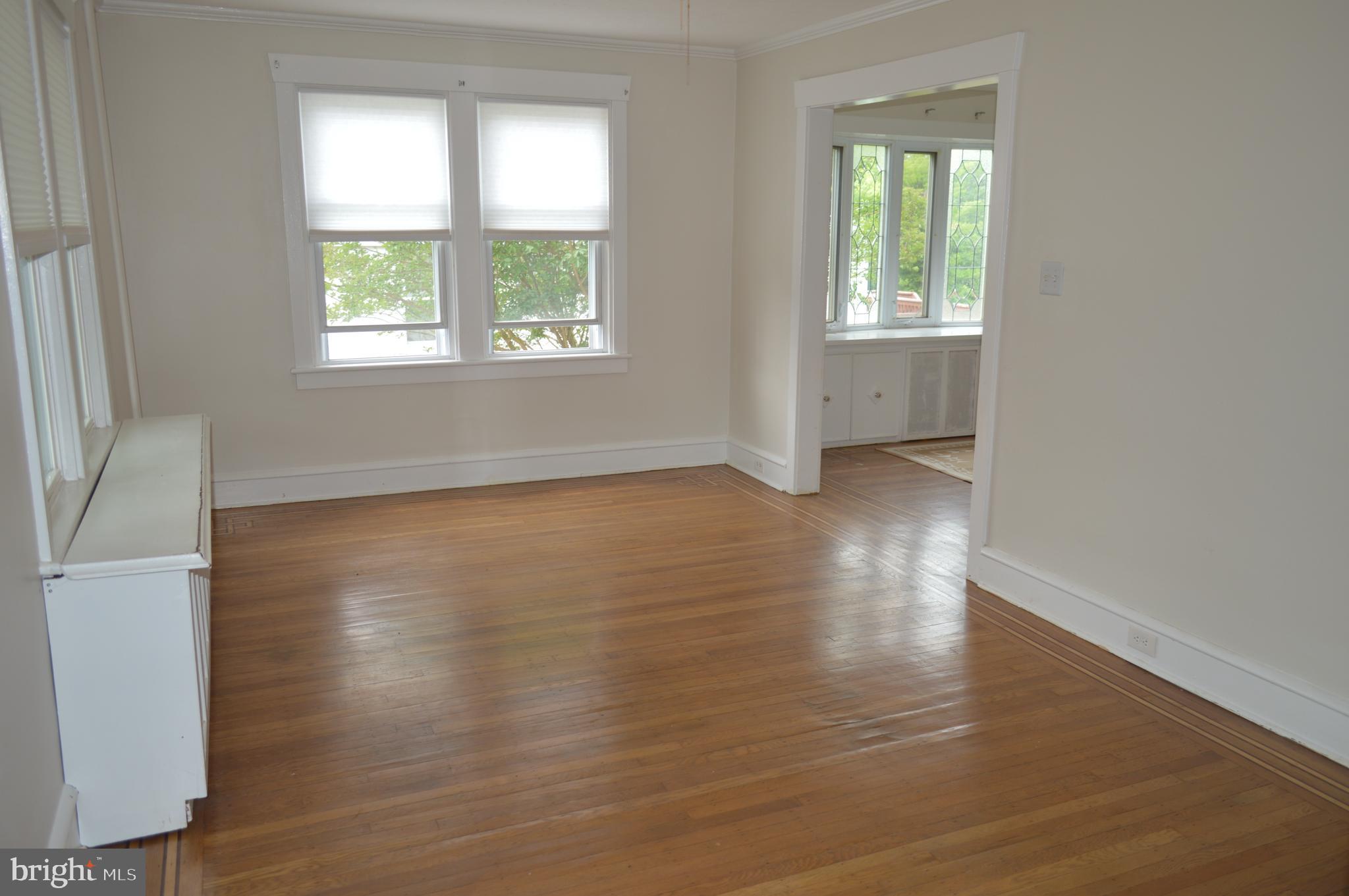 206 Harrison Road Brookhaven, PA 19015 - Photo 5 of 21 Living Room
