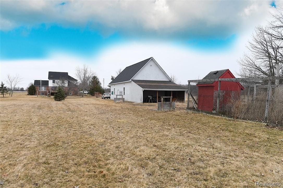 5592 Newark Road Imlay City, MI 48444 - Photo 3 of 28 DSC_2305.jpg