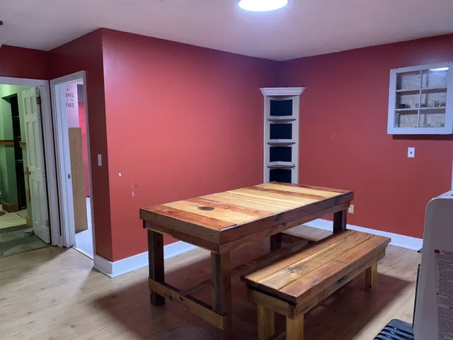 a view of a livingroom with furniture