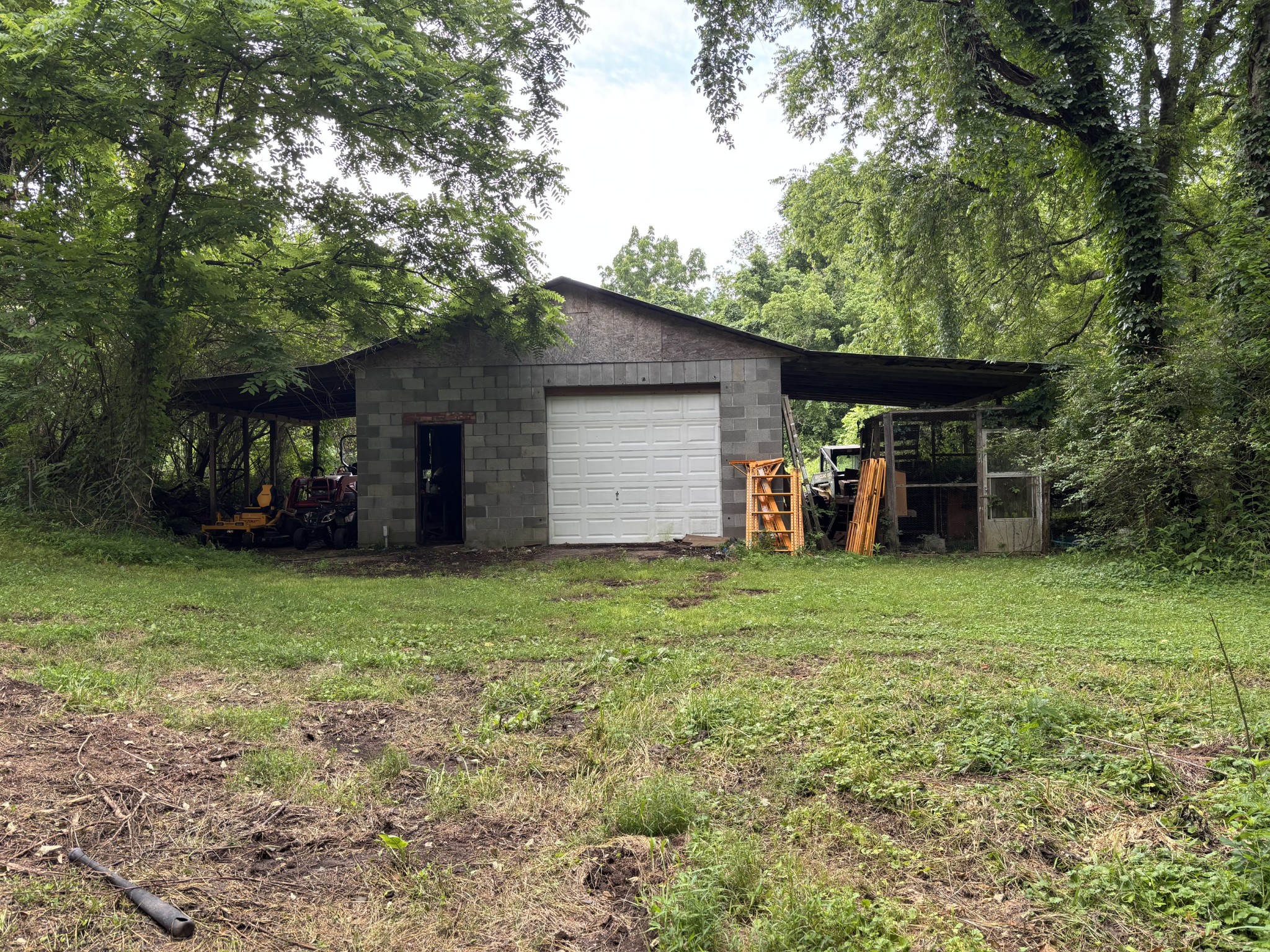 502 Twomey Road Centerville, TN 37033 - Photo 40 of 42 a front view of a house with garden