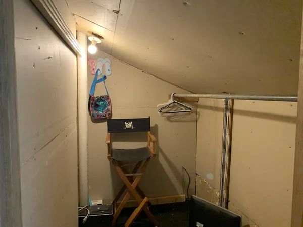 a view of utility room