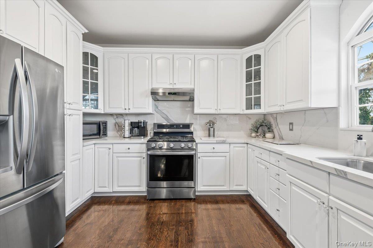 24 Ridge Court Hauppauge, NY 11788 - Photo 12 of 37