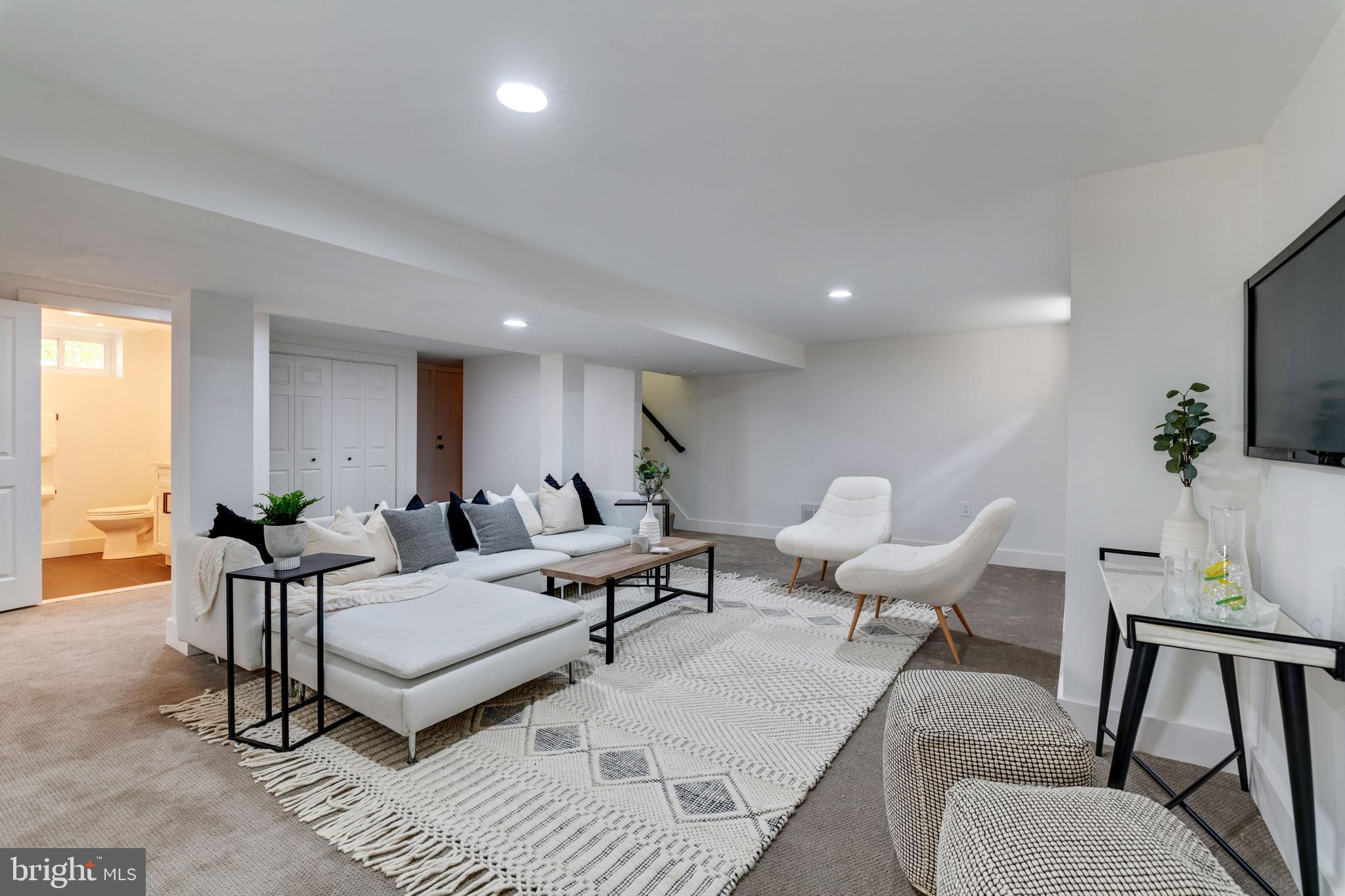 2001 Reuter Road Lutherville-Timonium, MD 21093 - Photo 25 of 38 Huge, bright family room